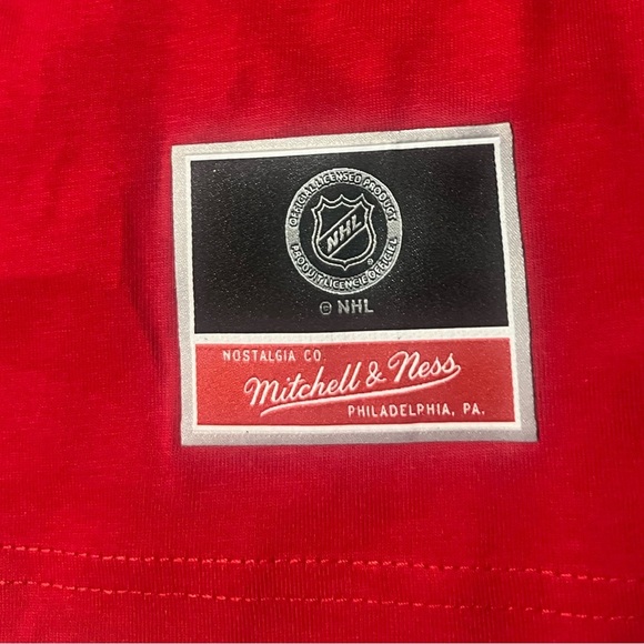 NHL Chicago Blackhawks Cup Chase Tee - Picture 3 of 4